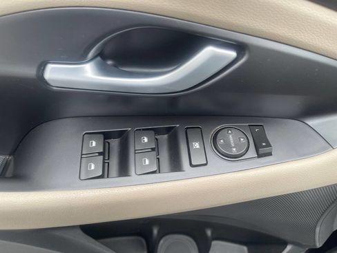 Used 2018 Hyundai Elantra GT FWD image 13