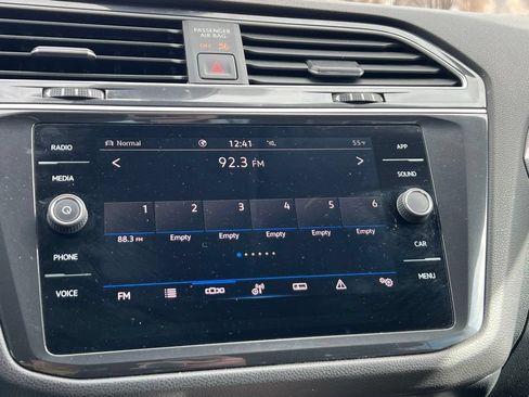 Used 2024 Volkswagen Tiguan SE AWD/4WD image 33