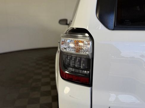 Used 2019 Toyota 4Runner SR5 Premium AWD/4WD image 9