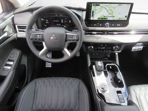 New 2025 Mitsubishi Outlander SEL image 11