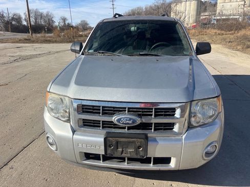Used 2011 Ford Escape XLT image 3