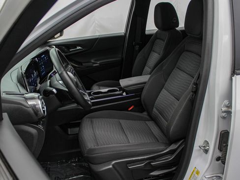Used 2025 Chevrolet Equinox LT w/ Safety and Technology Package FWD image 18