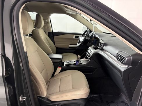 Used 2023 Ford Explorer XLT AWD/4WD image 38