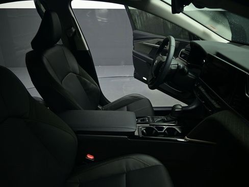 Used 2025 Toyota Camry XLE image 23