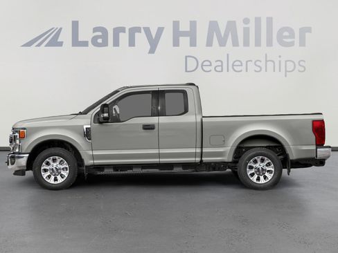 Used 2022 Ford F350 XLT w/ XLT Premium Package AWD/4WD image 3