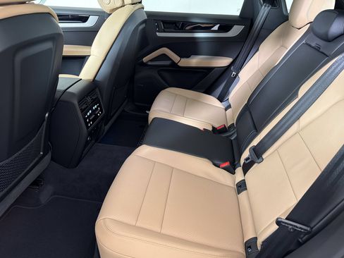 Used 2026 Porsche Cayenne AWD/4WD image 16