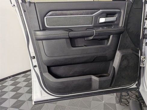 Used 2022 RAM 2500 Big Horn w/ Level C Equiment Group image 9