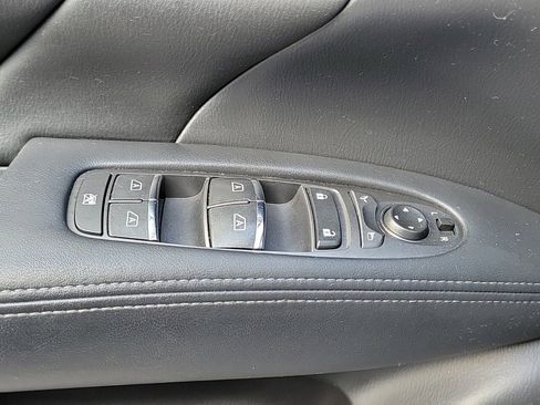 Used 2015 INFINITI Q70 L 5.6 AWD/4WD image 32