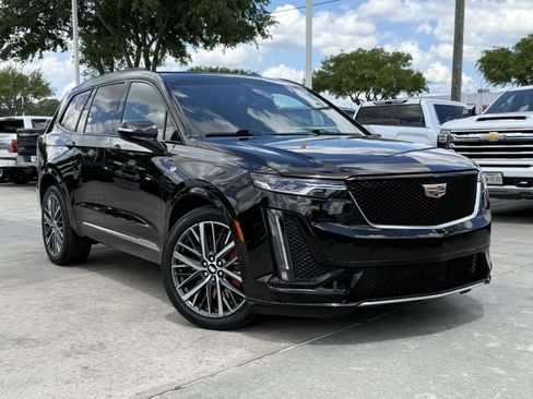 Used 2023 Cadillac XT6 Sport image 2