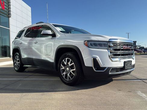 Used 2023 GMC Acadia SLT AWD/4WD image 4