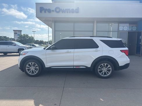 Used 2020 Ford Explorer XLT w/ Equipment Group 202A AWD/4WD image 8