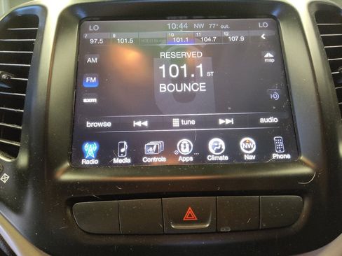 Used 2015 Jeep Cherokee Limited image 25