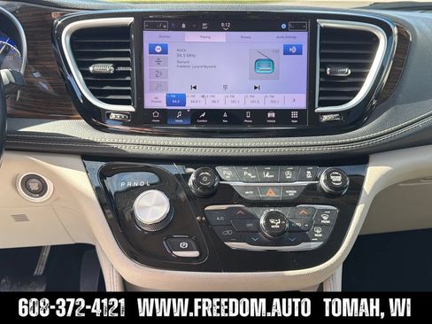 Used 2021 Chrysler Pacifica Limited w/ Premium & Safety Sphere Group AWD/4WD image 18
