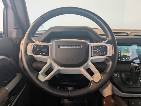 Used 2024 Land Rover Defender 110 SE image 17