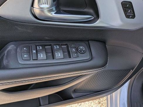 New 2026 Chrysler Pacifica Select AWD/4WD image 15