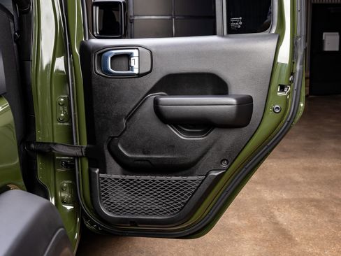Used 2021 Jeep Wrangler Unlimited Sport AWD/4WD image 38