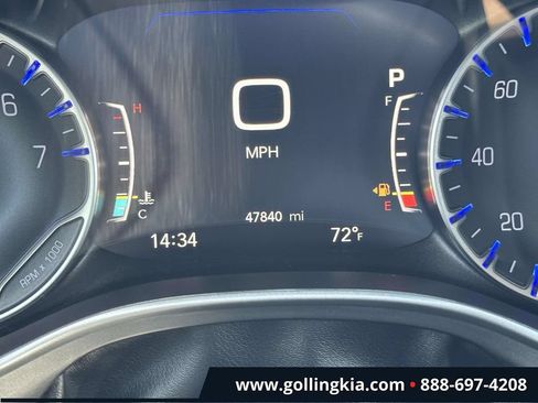 Used 2023 Chrysler Pacifica Touring-L FWD image 19
