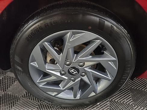 Used 2024 Hyundai Elantra SEL FWD image 15