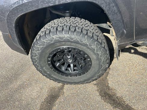 Used 2022 Toyota Tundra SR5 w/ TRD Off-Road Premium Package image 17