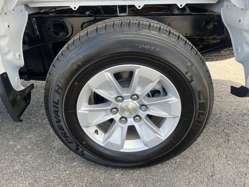 Used 2025 Chevrolet Silverado 1500 LT image 8