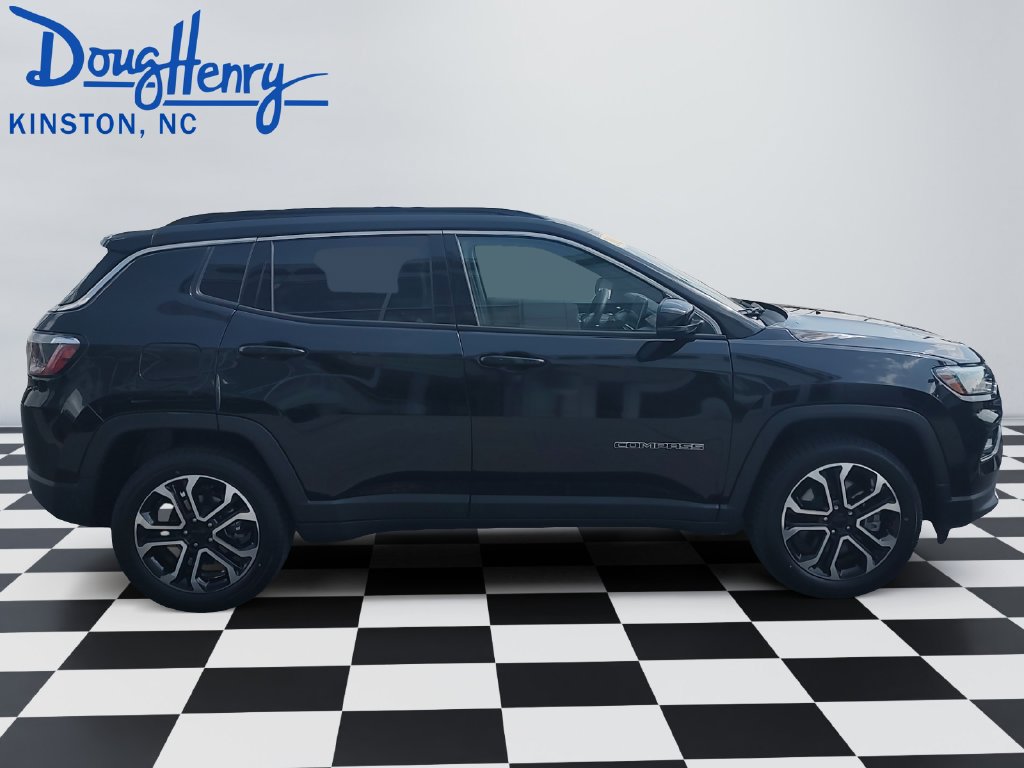 Used 2023 Jeep Compass Limited w/ Sun and Sound Group AWD/4WD image 6