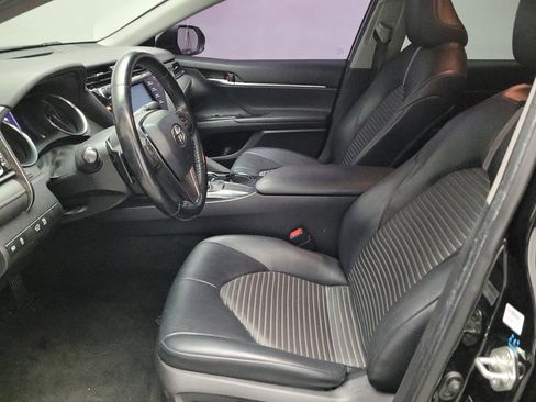 Used 2020 Toyota Camry SE w/ Carpet Mat Package image 17