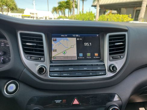 Used 2018 Hyundai Tucson Limited w/ Cargo Package FWD image 22