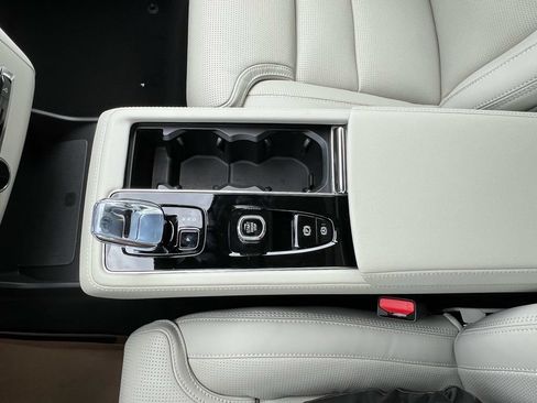 New 2026 Volvo XC90 T8 Ultra w/ Protection Package Premier AWD/4WD image 18