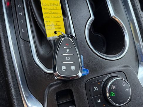 Used 2023 Chevrolet Traverse LT image 32