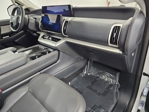 Used 2025 Ford Expedition Active AWD/4WD image 11