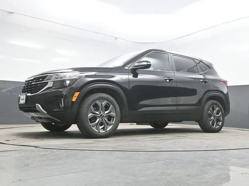 Used 2024 Kia Seltos LX AWD/4WD image 35
