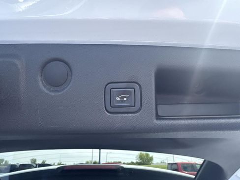 Used 2024 Chevrolet Equinox LT FWD image 11