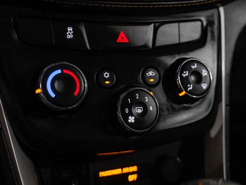 Used 2022 Chevrolet Trax LT w/ LT Convenience Package image 20