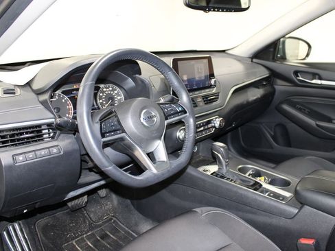Used 2019 Nissan Altima 2.5 SV image 16