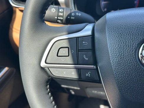 Used 2026 Toyota Highlander Platinum AWD/4WD image 42