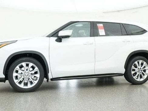 New 2026 Toyota Highlander AWD image 17