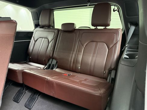 Used 2024 Ford Expedition Limited image 21