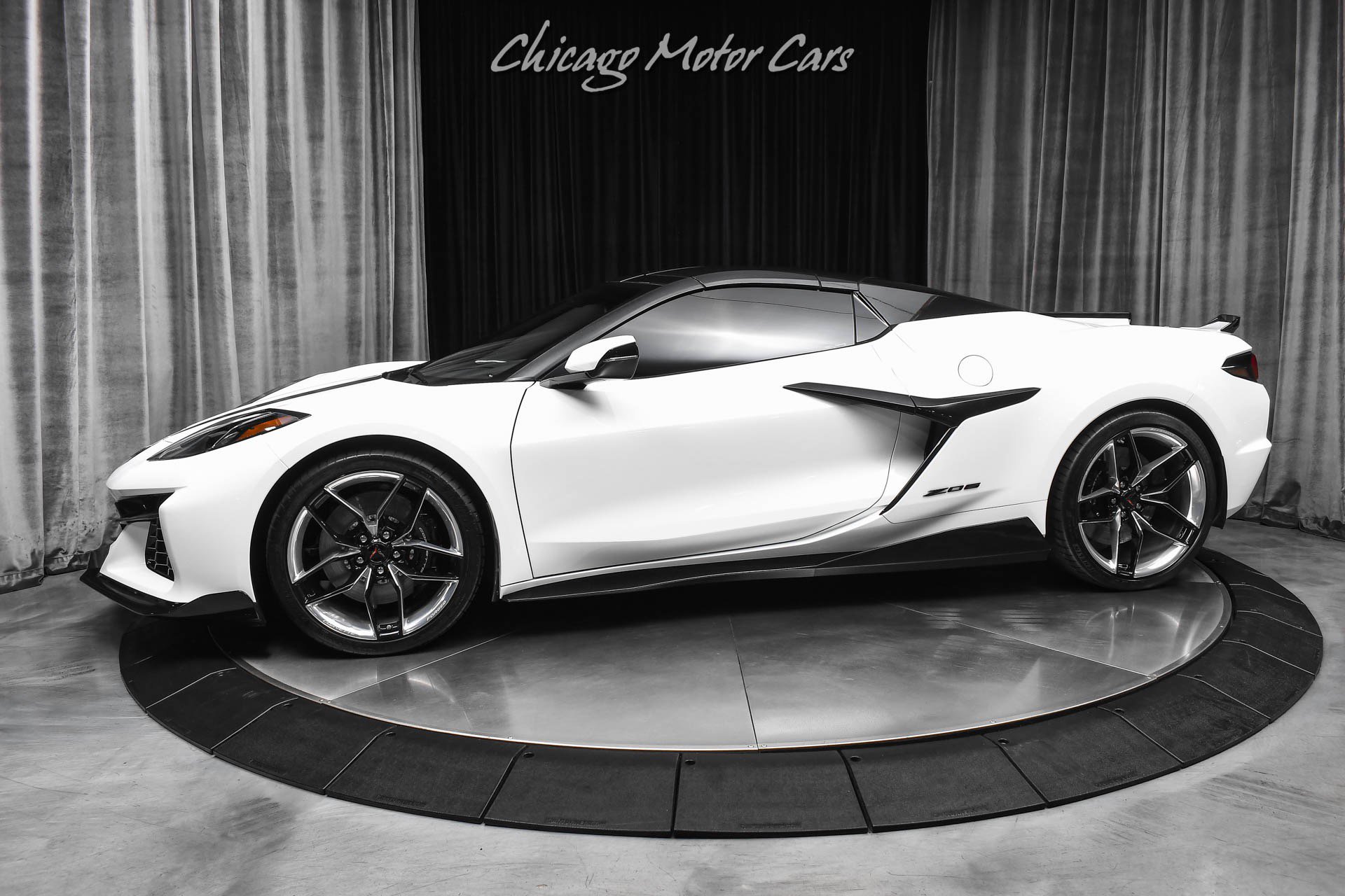 Used 2025 Chevrolet Corvette Z06 w/ Stealth Interior Trim Package RWD image 33