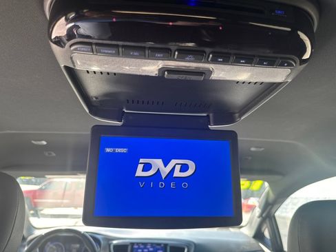 Used 2018 Chrysler Pacifica Touring-L w/ Premium Audio Group FWD image 32