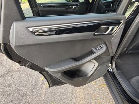 Used 2018 Porsche Macan Sport Edition image 33