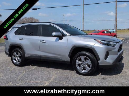 Used 2022 Toyota RAV4 XLE w/ Convenience Package AWD/4WD image 3