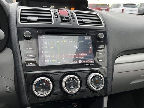 Used 2017 Subaru Forester 2.5i Premium image 38