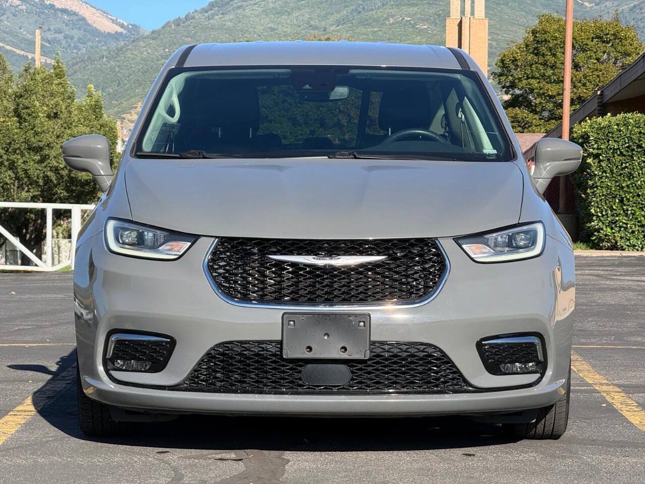 Used 2022 Chrysler Pacifica Touring-L FWD image 8