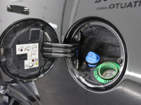 Used 2018 RAM 3500 Laramie image 32