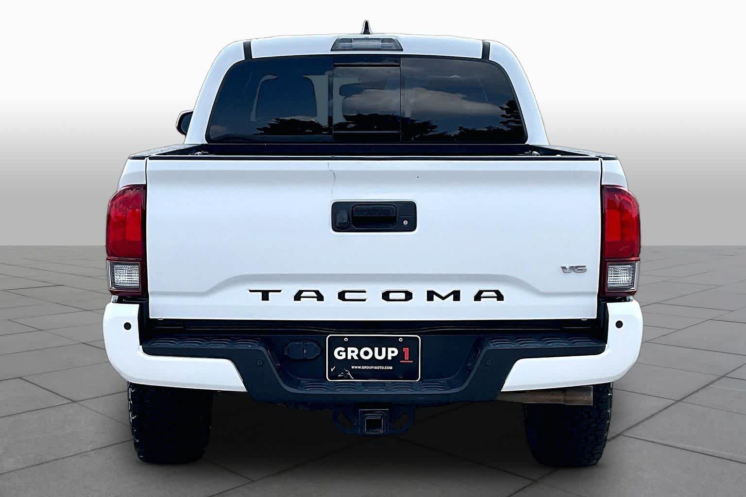 Used 2018 Toyota Tacoma TRD Sport w/ Technology Package RWD image 5