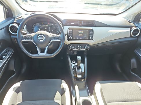 Used 2022 Nissan Versa SV image 8