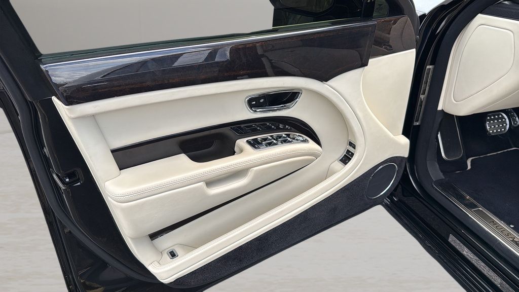 Used 2013 Bentley Mulsanne RWD image 19
