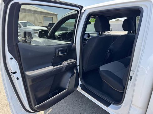 Used 2021 Toyota Tacoma TRD Sport w/ Technology Package image 24