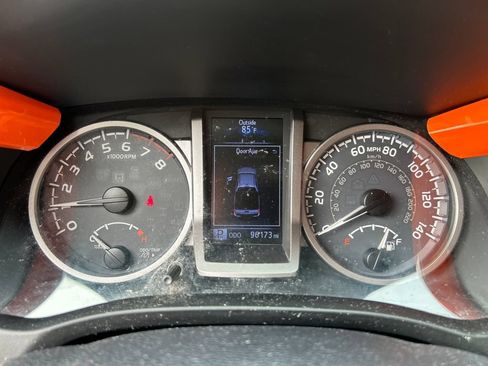 Used 2017 Toyota Tacoma SR5 w/ Tow Package RWD image 16