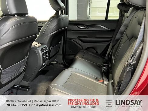 New 2025 Jeep Grand Cherokee Altitude image 21